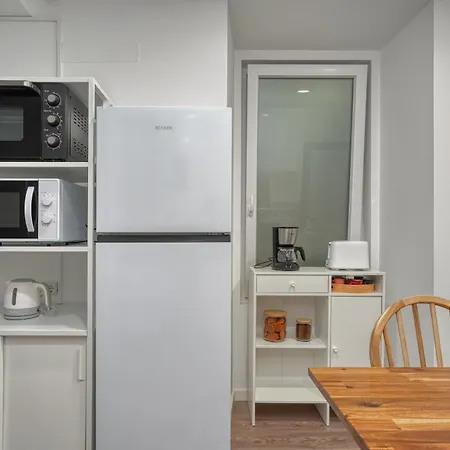 Lisbon Suites بيت ضيافة