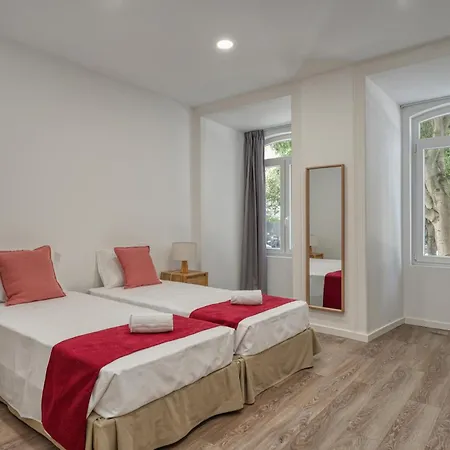 Lisbon Suites بيت ضيافة 3*