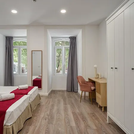 Lisbon Suites بيت ضيافة 3*