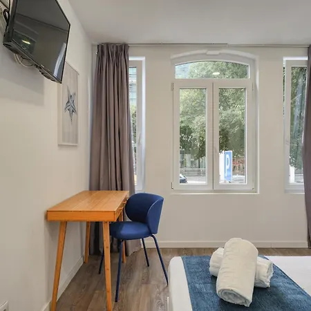 Lisbon Suites بيت ضيافة 3*